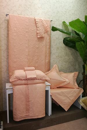 ���ڼҼ�չ����Ʒ���R���G���£�