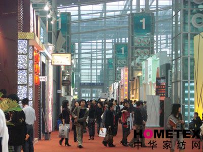 �r(sh��)����Ʒ���c��(chu��ng  )�£����ڇ��H�Ҽ�չ�����