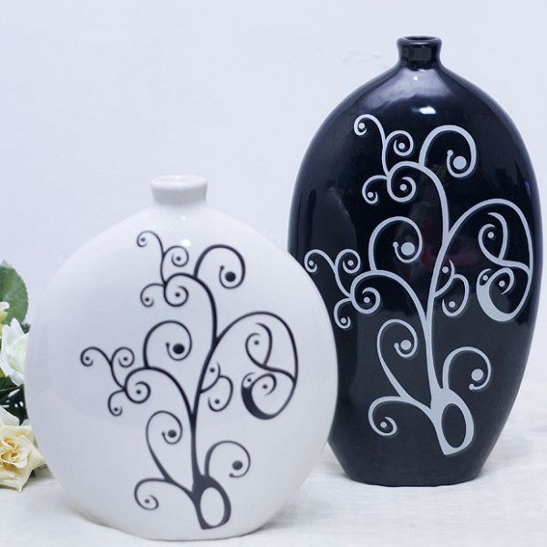 �Ҿ���ɫ�ڰ׼��