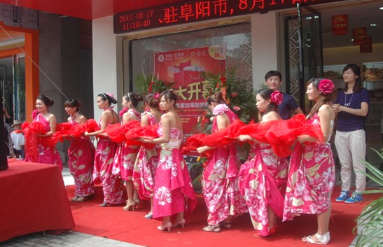 �����������(y��ng)���N(xi��o)��ͻ�ƶ�ʮ�f(w��n)