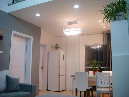 70ƽ�׺ڰ��L(f��ng)��С��ʽ