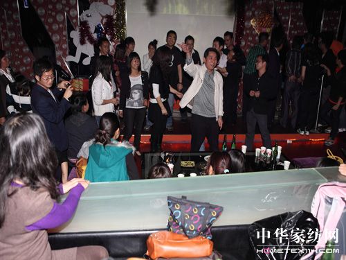 ����Ҿ�2010�ꃞ(y��u)��T���C�����(hu�� )�A�M(m��n)�xĻ