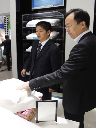 �Pʢ���{�{paisley��׌��(m��ng)���v�w