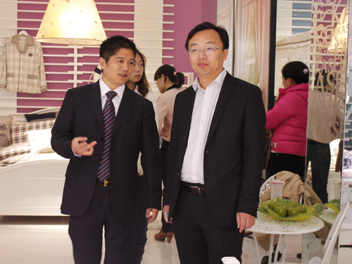 �Pʢ���{�{paisley��׌��(m��ng)���v�w