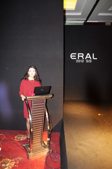 ���R��2012����Ů�b����ӆ؛��(hu�� )�A�M(m��n)�e��