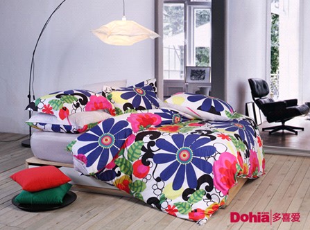 ϲ(i)ƷУɫ֮;L(fng)д