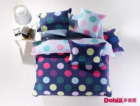 ϲ(i)ƷУɫ֮;L(fng)д