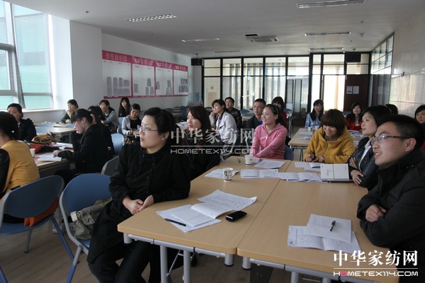 紫羅蘭開(kāi)展第七屆加盟商培訓