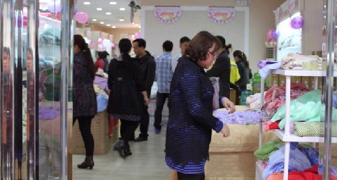 ���򁆼Ҽ�•��r��(zhu��n)�u(m��i)���_(k��i)�I(y��)ʢ��