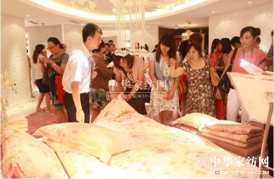 2012ѻҼI(yng)N(xio)(hu )ʢ_(ki)