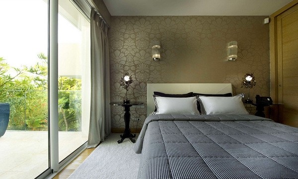 ����֮�g����CapFerrat�ȼلe��