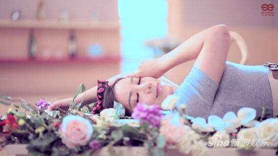 ��ӳ�ء��l(f��)���㡷MV�ײ�����ԡ���T��