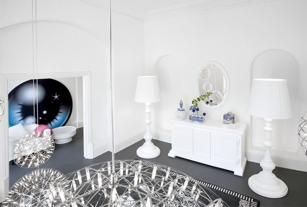 �ںϸ�����Ʒ�ļҾ���е�