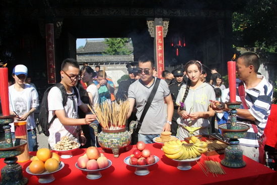 �����µ�һ܊���_(k��i)�C����Ϫ���[����Ů��