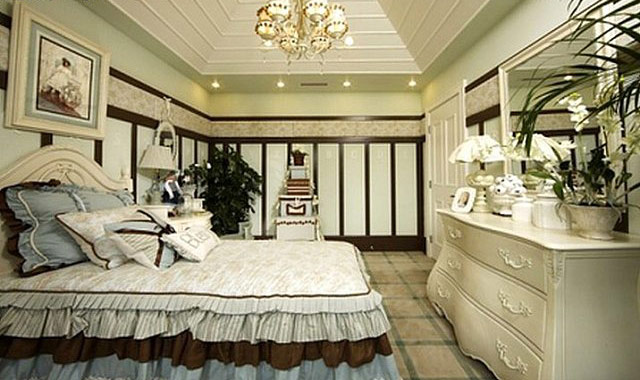 ��׃�@�G���A��լ