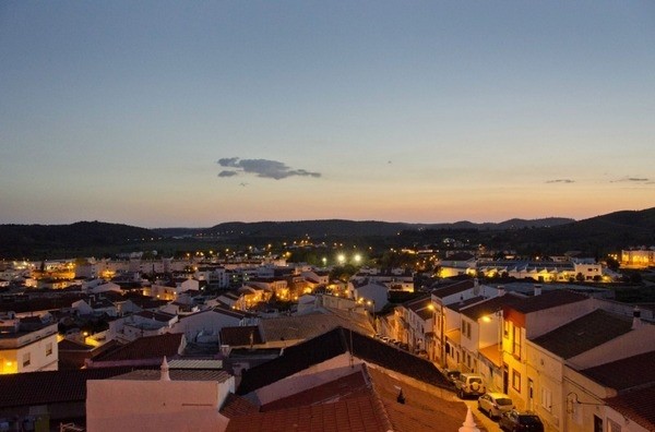 �������F���L(f��ng)���c�͹�Ԫ���ں�סլ