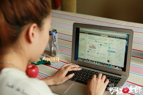 �Ӱ���ۼtŮ�ɡ�����Ů����ɫ΢���ع�