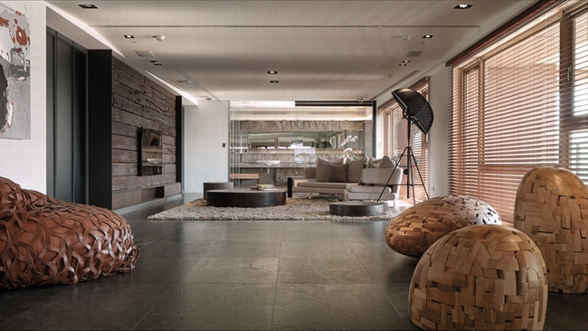 ���������F����լ