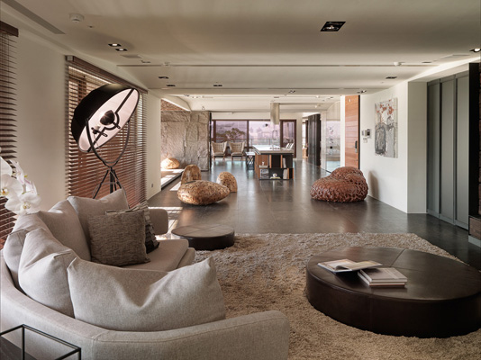 ���������F����լ