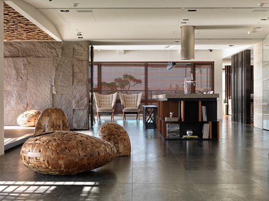 ���������F����լ