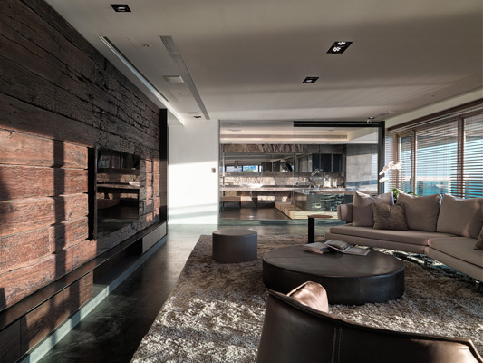 ���������F����լ