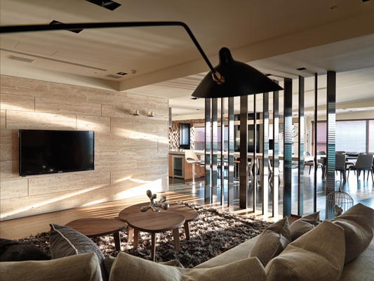 ���������F����լ