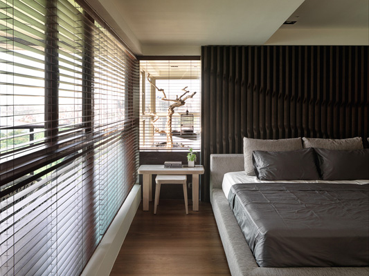 ���������F����լ