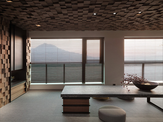 ���������F����լ