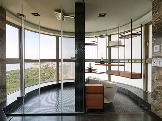 ���������F����լ