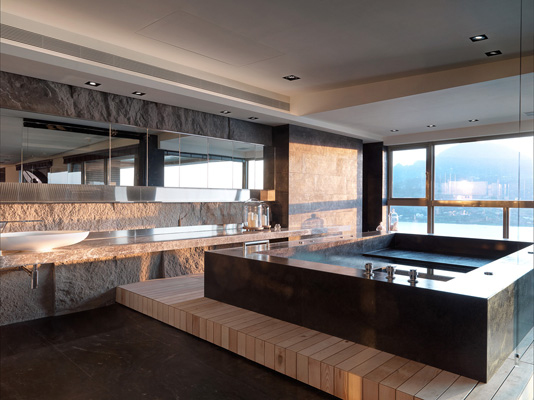 ���������F����լ