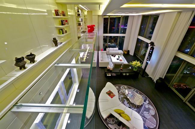 ��ɫ�������S�������w��