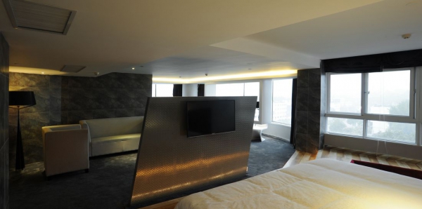 ���(y��ng)�����ؾ��¾Ƶ�