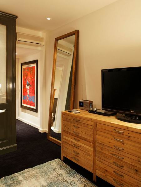 ������ɫ�{סլ