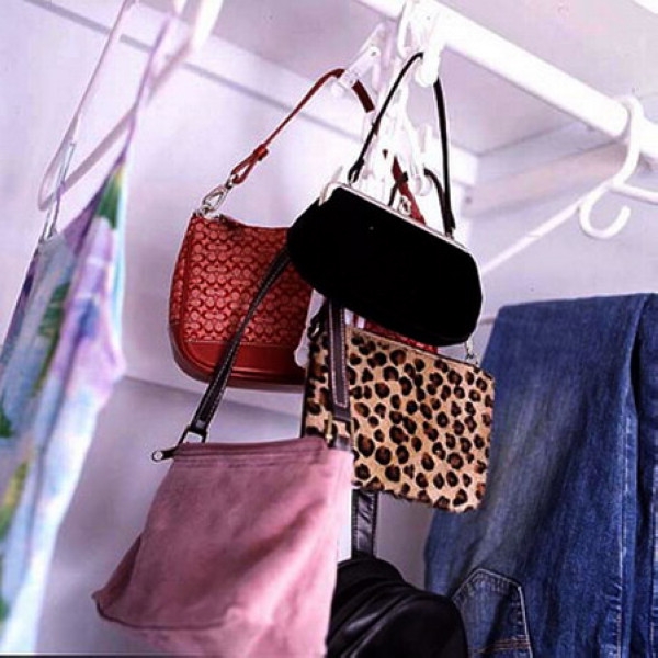 �����R�R�ռ{�ִ��ĺ��c(di��n)��