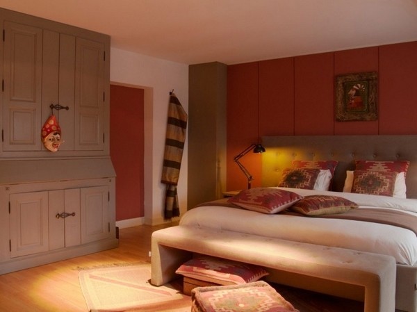 ����һ��Ĳ�ɫ�w��(��)