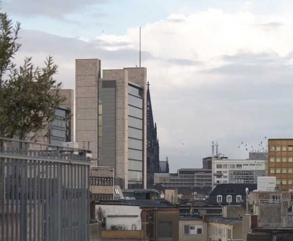 ����һ��Ĳ�ɫ�w�ǣ�����