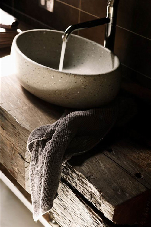 ����˽լ���M(m��n)�@��ɫ�P(gu��n)��ס