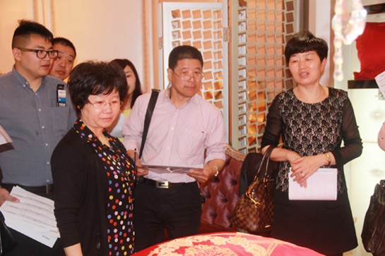 2015_ҼﶬƷu(hu )AM(mn)Ļ