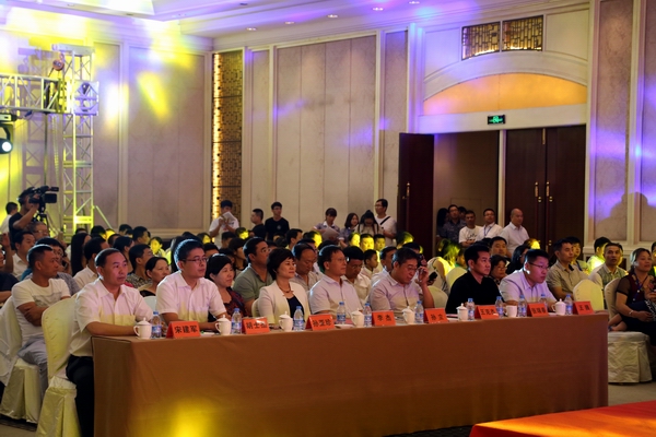 ����ë��2015�ﶬ��Ʒ�l(f��)����(hu�� )�A�M(m��n)��Ļ