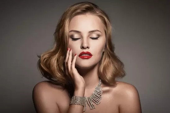 Ů�����@�ӟ��ɵ����z���D��zS+��Ů�����(l��i)��