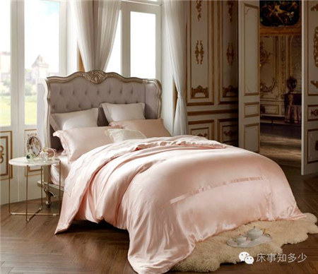 ����Ҽ���һ��ɫ����(l��i)�����ζ���ħ����