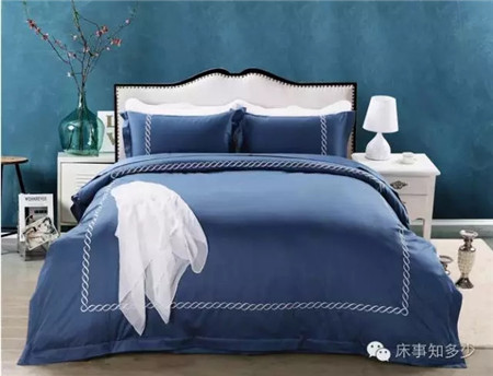 ����Ҽ���һ��ɫ����(l��i)�����ζ���ħ����