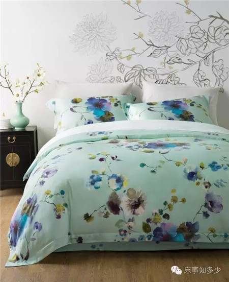 ����Ҽ���һ��ɫ����(l��i)�����ζ���ħ����