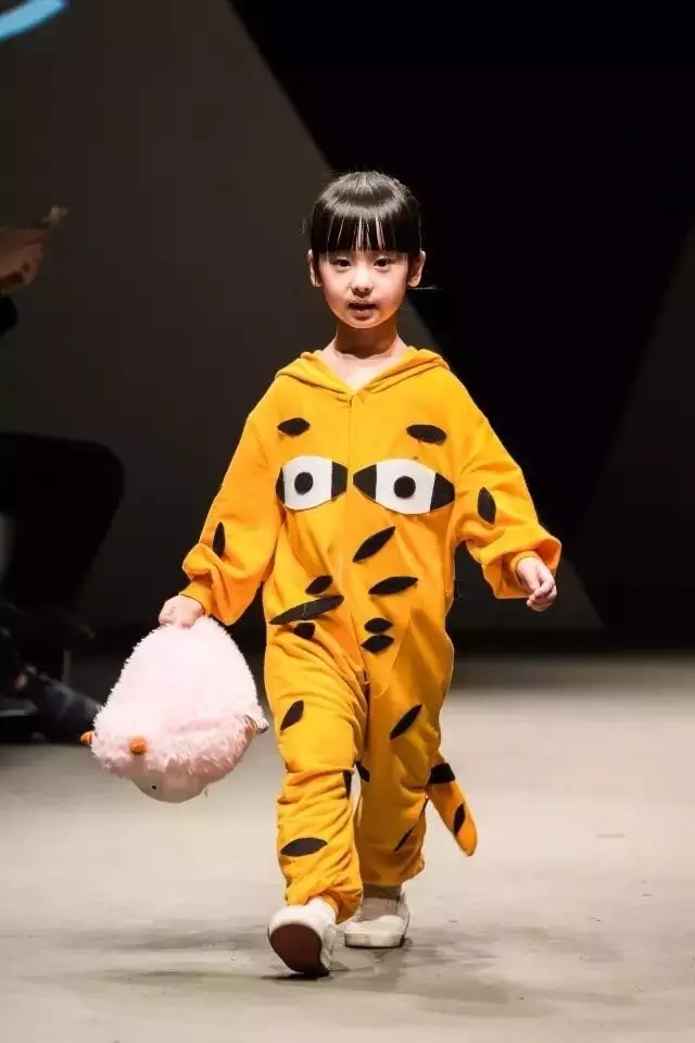 r(sh)OӋRFASHIONSHOWCASEz(hu )ɞ麼ݕr(sh)ƽ_