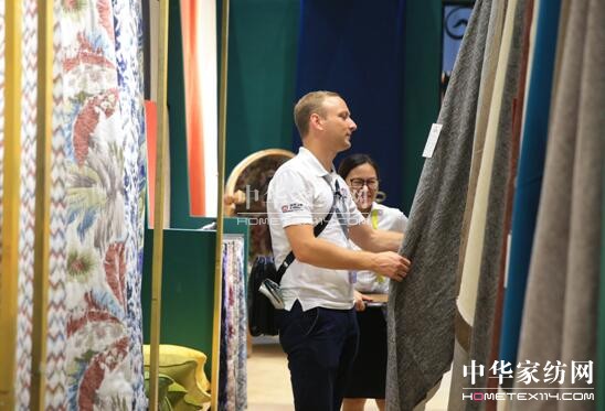 ݳ޷ɫؘL(fng)Rꇲˇ󿧂ڼҼչ(hu )ݕr(sh)д