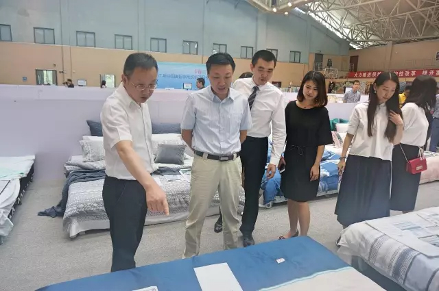 Ҹζϯͨ300Ҽa(chn)ƷŮ